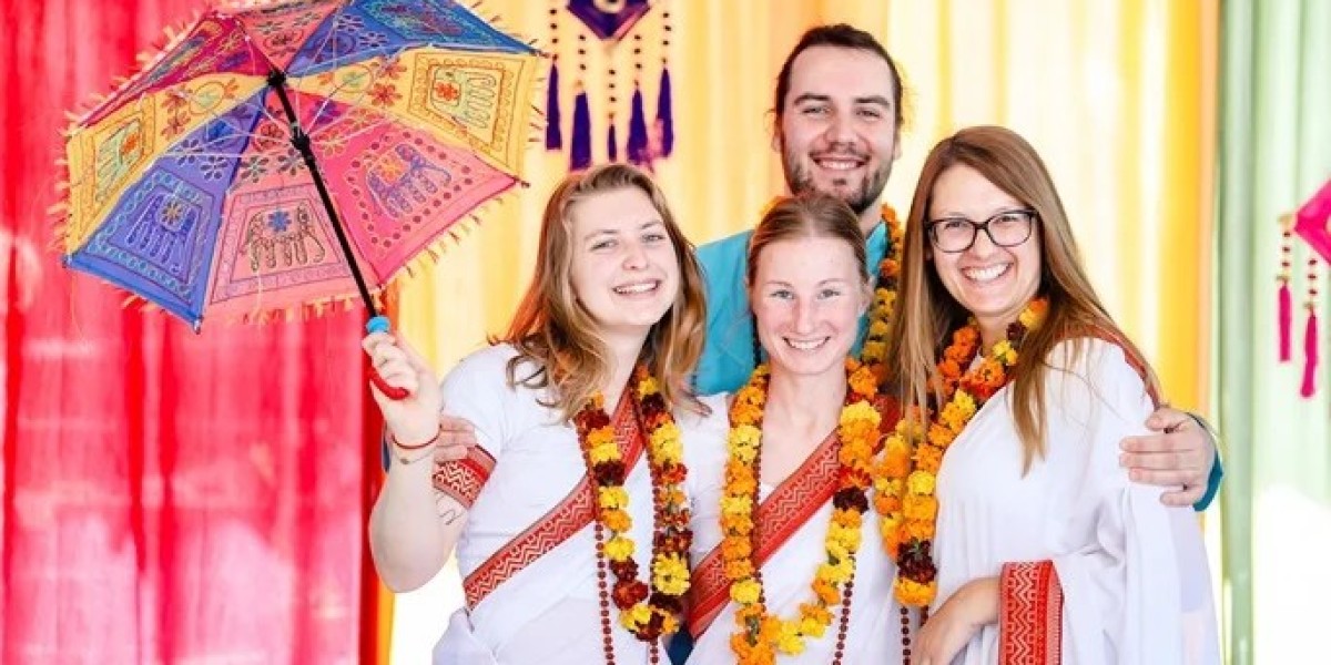 Corsi Intensivi Formazione Insegnanti Yoga: Un Percorso Profondo di Crescita Personale e Professionale