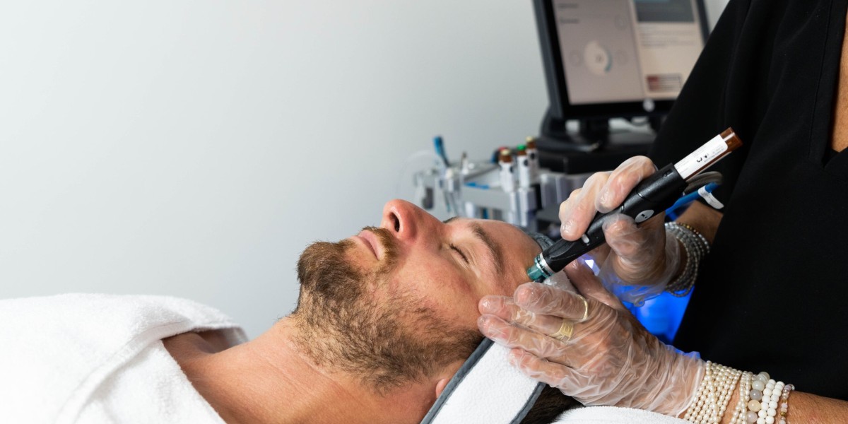 تنظيف، تقشير، وترطيب: الثلاثية السحرية للهيدرا فيشل في دبي