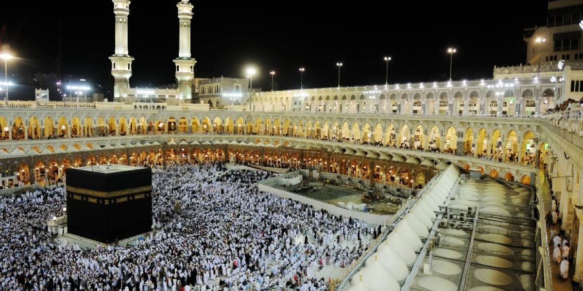 What Are October Umrah Packages for Solo Travelers?