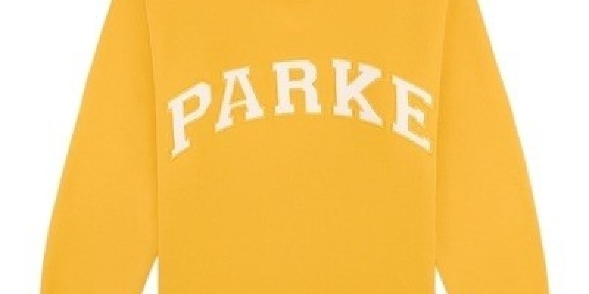 Parke Sweatshirt fits perfectly in winter wardrobe