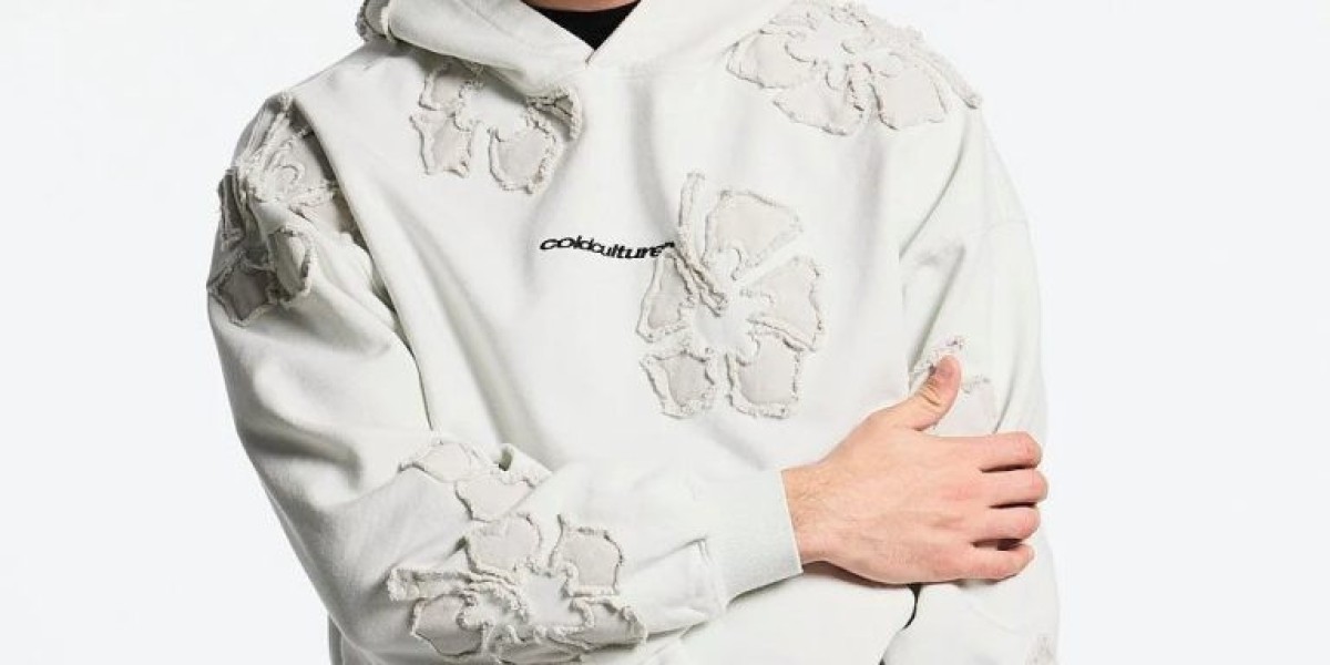 Cold Culture Hoodie como pieza básica del armario