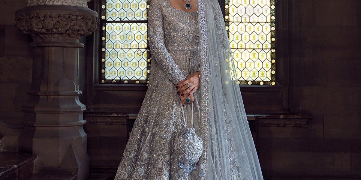 Maria B Dresses: The Perfect Choice for Elegant Pakistani Fashion