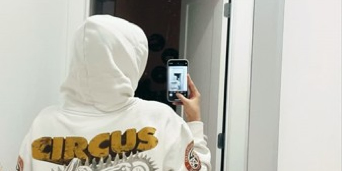 Travis Scott Merch: The Complete Guide to the Style, Meaning, and Popularity of Artist Fashion