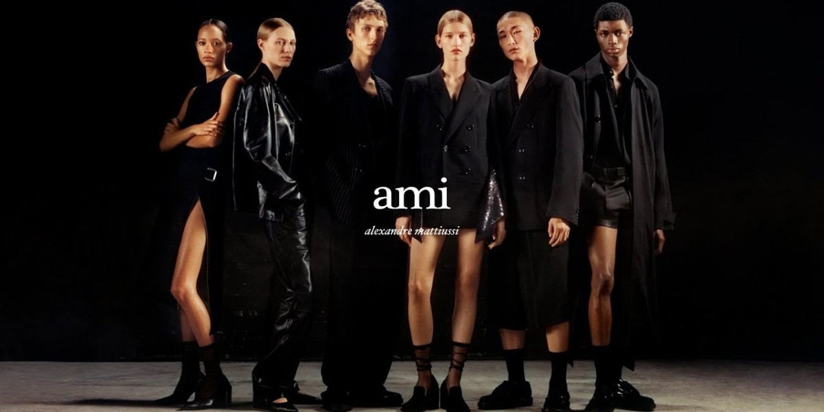 AMI Paris Hoodie and AMI Paris T-Shirt: Redefining Everyday Fashion Style