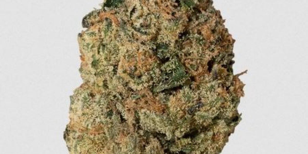 Is THCP Flower Sprayed? What Buyers Should Know First