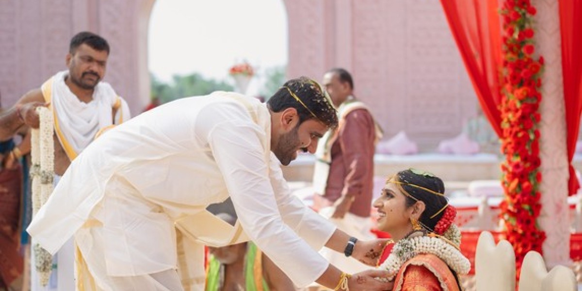 Creating Luxury Wedding Stories in the City of Lakes