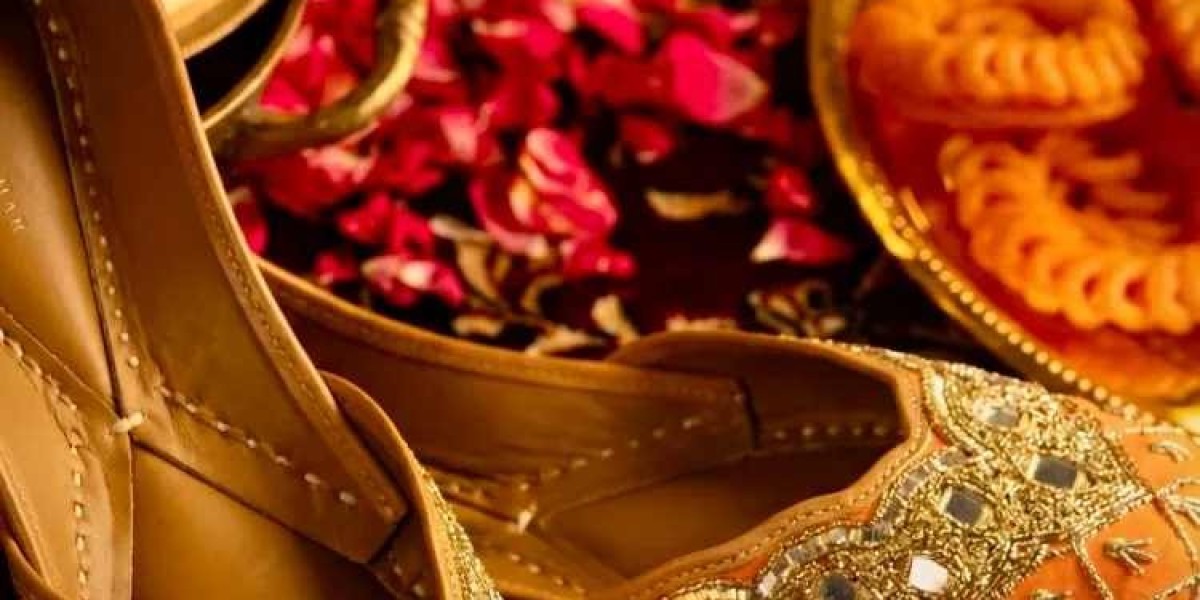 The Best Punjabi Juttis Are the Ones You’ll Wear Far Beyond Festivals